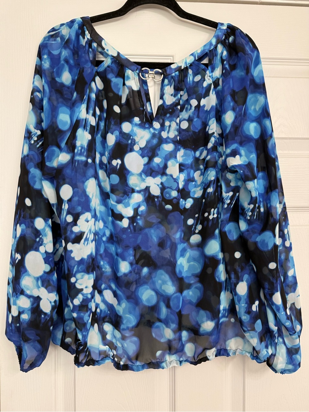 Jennifer Lopez Blue and White Abstract Long-Sleeve Blouse - Picture 2 of 4